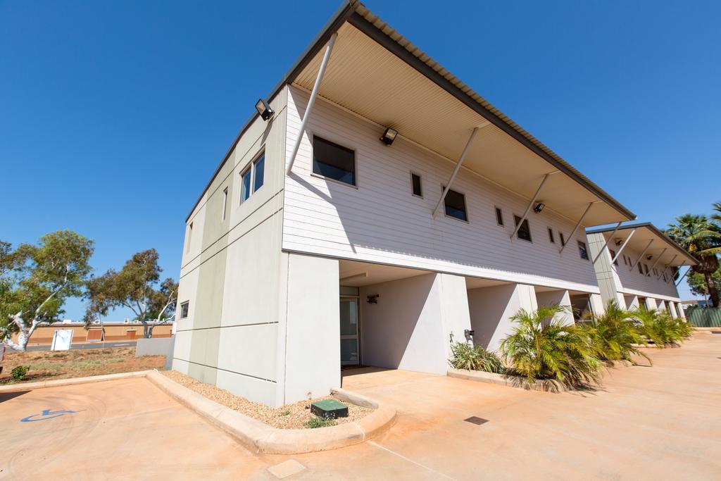 Morse Court Apartments Карата Стая снимка