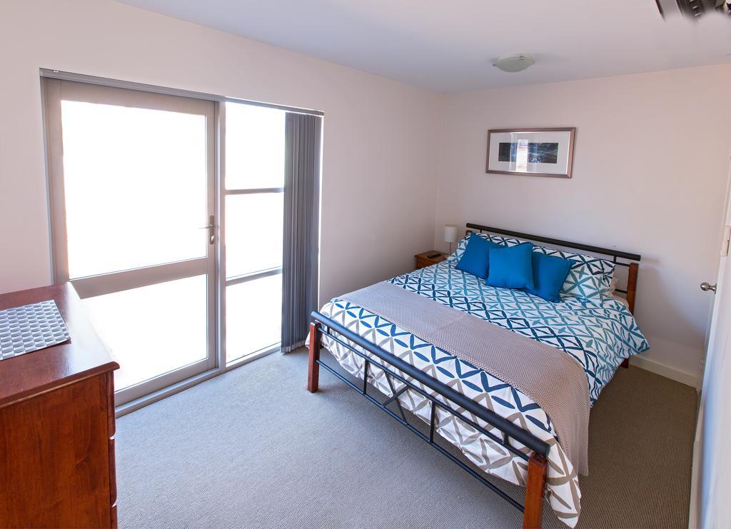 Morse Court Apartments Карата Стая снимка